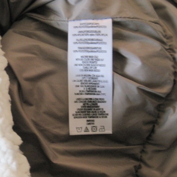 ** Host Pick** Calvin Klein Performance Sherpa Trimmed Vest - Picture 11 of 11